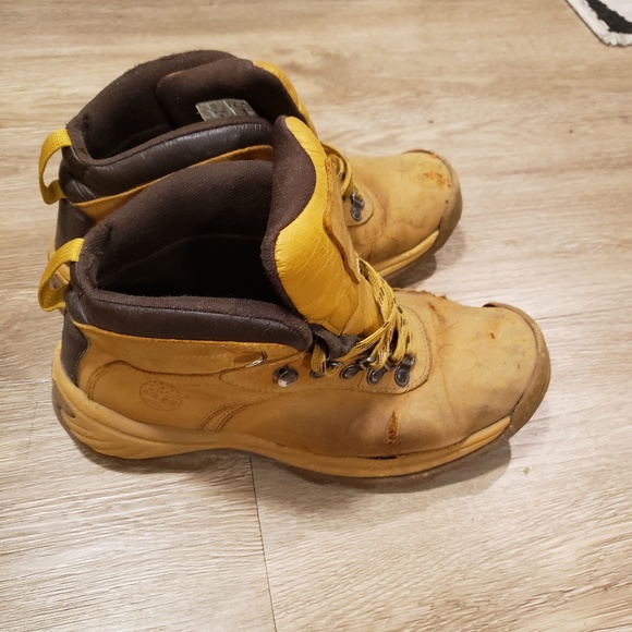 Light Brown Winter Boots by Timberland with Excellent Grip - Picture 2 of 6